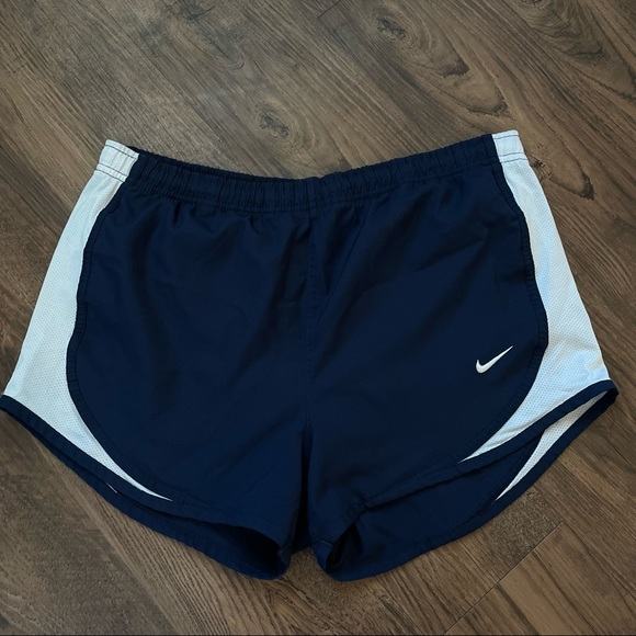 Nike running shorts - Picture 3 of 3